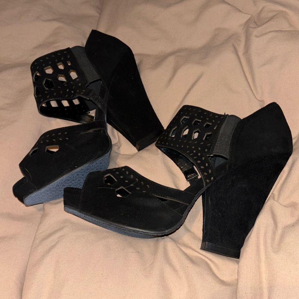 Spiegel Opened Toed Black Velvet Heels